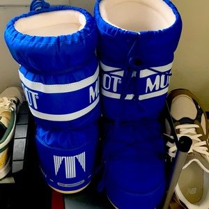 Super cute moon boots!